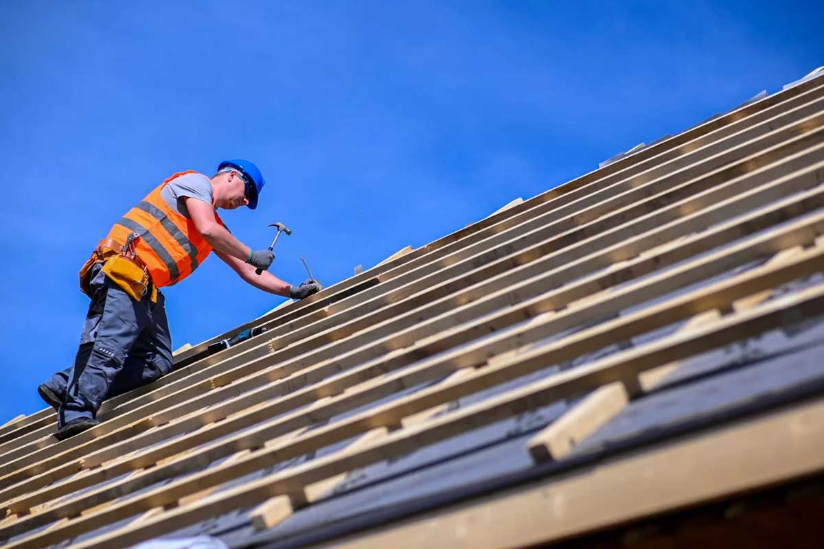 ANTHONY BONY COUVERTURE : artisan charpentier couvreur sur Bourges et tout le Cher(18) : Travaux de couverture,  faîtage, recherche de fuite toiture, charpente, traitement des bois de charpente et me menuiserie, isolation toiture et combles, travaux de ramonage de cheminée, poêle, conduit de chaudière ...sur Bourges et tout le Cher(18)