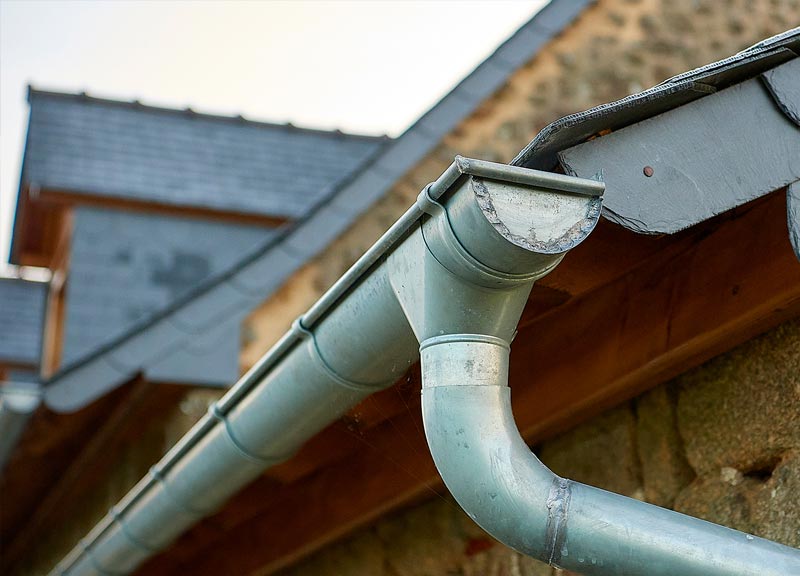 Travaux de couverture - Anthony Bony Couverture : couvreur sur Bourges et tout le Cher (18) : pose et rénovation de couverture : ardoises, tuiles… Faitage. Dépannage fuite toitureet intervention en urgence pour votre toit. Pose fenêtre de toit velux, travaux de zinguerie : : gouttière, bande de rive, noue …Artisan couvreur zingueur sur Bourges et tout le Cher (18)