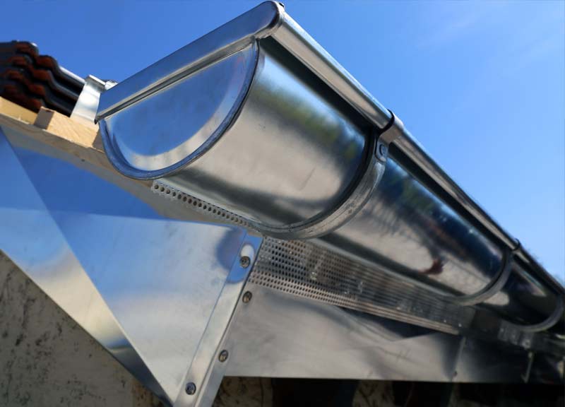 Travaux de couverture - Anthony Bony Couverture : couvreur sur Bourges et tout le Cher (18) : pose et rénovation de couverture : ardoises, tuiles… Faitage. Dépannage fuite toitureet intervention en urgence pour votre toit. Pose fenêtre de toit velux, travaux de zinguerie : : gouttière, bande de rive, noue …Artisan couvreur zingueur sur Bourges et tout le Cher (18)