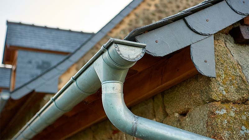 Travaux de couverture - Anthony Bony Couverture : couvreur sur Bourges et tout le Cher (18) : pose et rénovation de couverture : ardoises, tuiles… Faitage. Dépannage fuite toitureet intervention en urgence pour votre toit. Pose fenêtre de toit velux, travaux de zinguerie : : gouttière, bande de rive, noue …Artisan couvreur zingueur sur Bourges et tout le Cher (18)