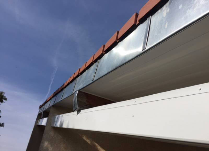 Travaux de couverture - Anthony Bony Couverture : couvreur sur Bourges et tout le Cher (18) : pose et rénovation de couverture : ardoises, tuiles… Faitage. Dépannage fuite toitureet intervention en urgence pour votre toit. Pose fenêtre de toit velux, travaux de zinguerie : : gouttière, bande de rive, noue …Artisan couvreur zingueur sur Bourges et tout le Cher (18)